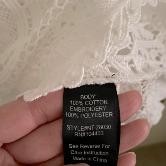 Beautiful Intricate Detailed Top - Picture 2 of 7